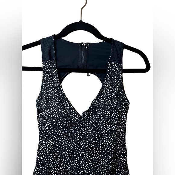 Nike Water Dots Women's Keyhole Back One Piece Size M - Picture 2 of 8
